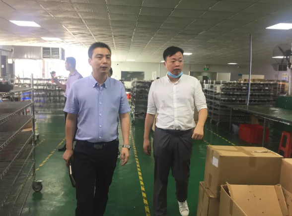陪同政府園區赴汽車照明投資選址項目方對接考察，務實交流合作細節