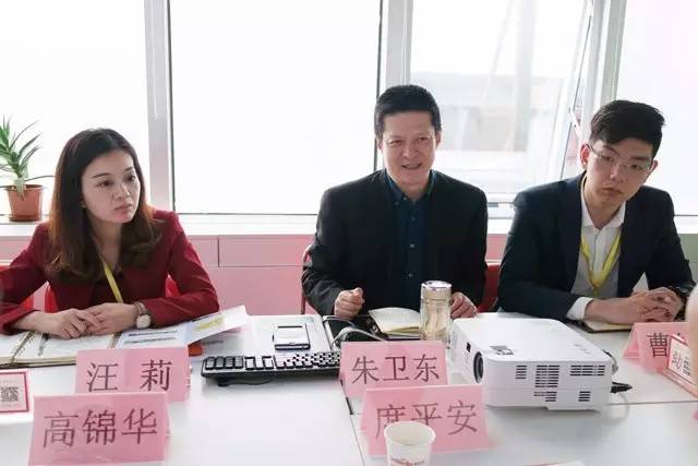 湖北省云夢經(jīng)濟(jì)開發(fā)區(qū)黨工委書記席平安帶隊(duì)考察上海東方龍商務(wù)國際平臺
