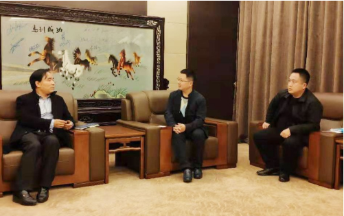 陪同政府園區(qū)前往新能源乘用車投資選址項(xiàng)目方對接考察，雙方交流項(xiàng)目合作模式